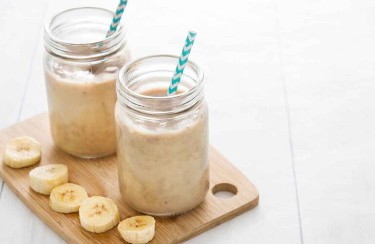 Bananen smoothie met yoghurt